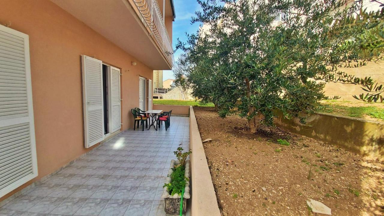 Apartments Mandalinic Omiš Buitenkant foto