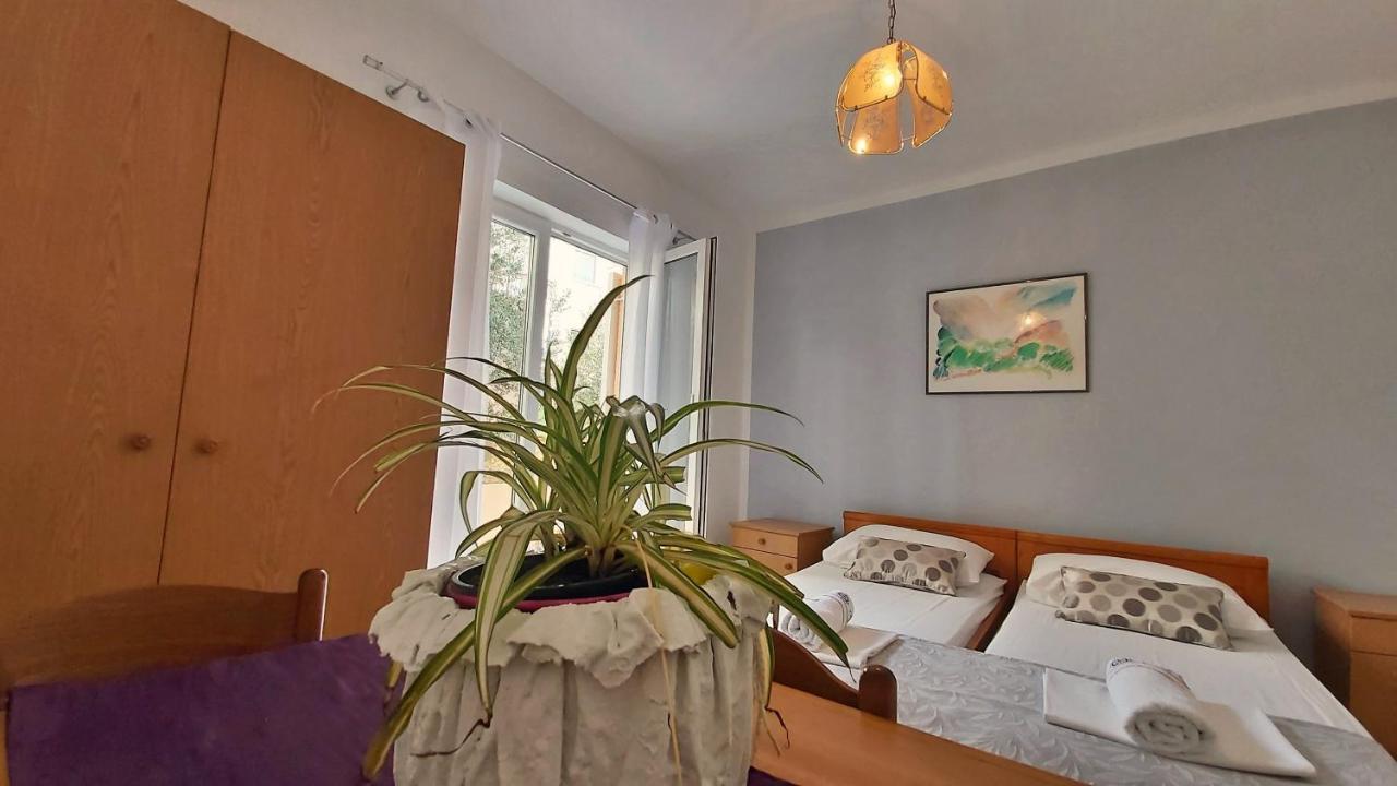 Apartments Mandalinic Omiš Buitenkant foto