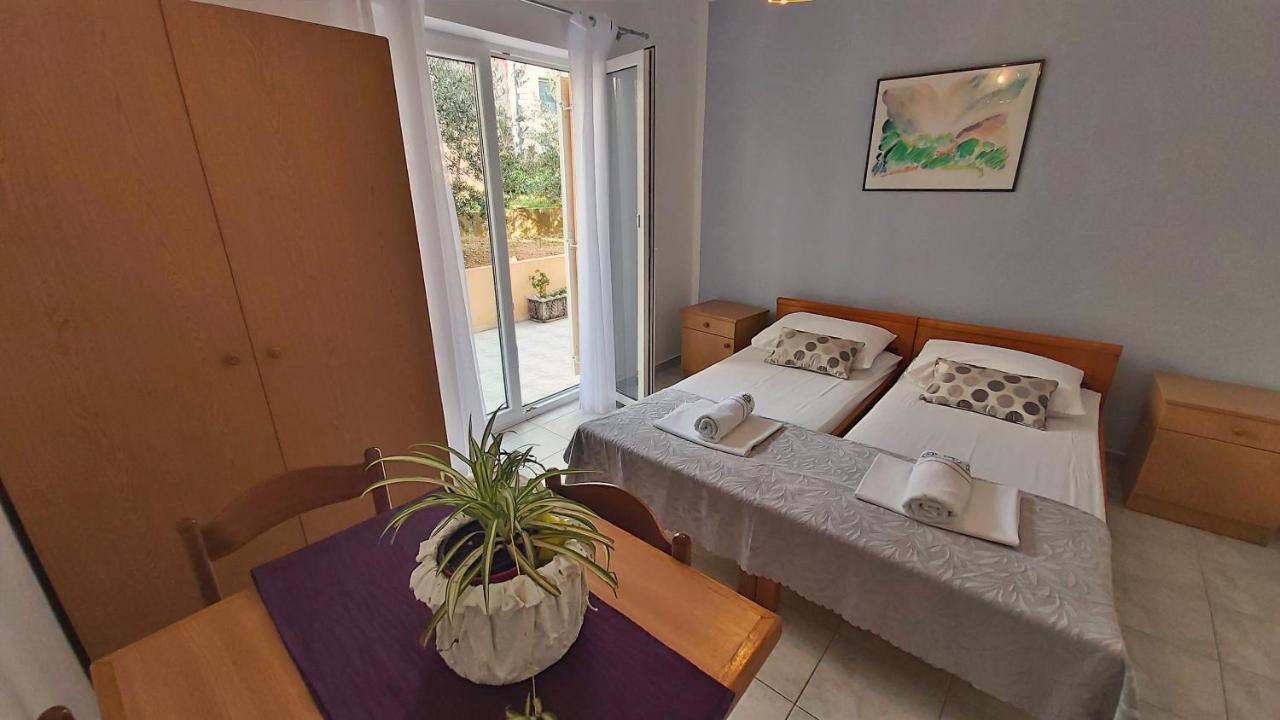 Apartments Mandalinic Omiš Buitenkant foto