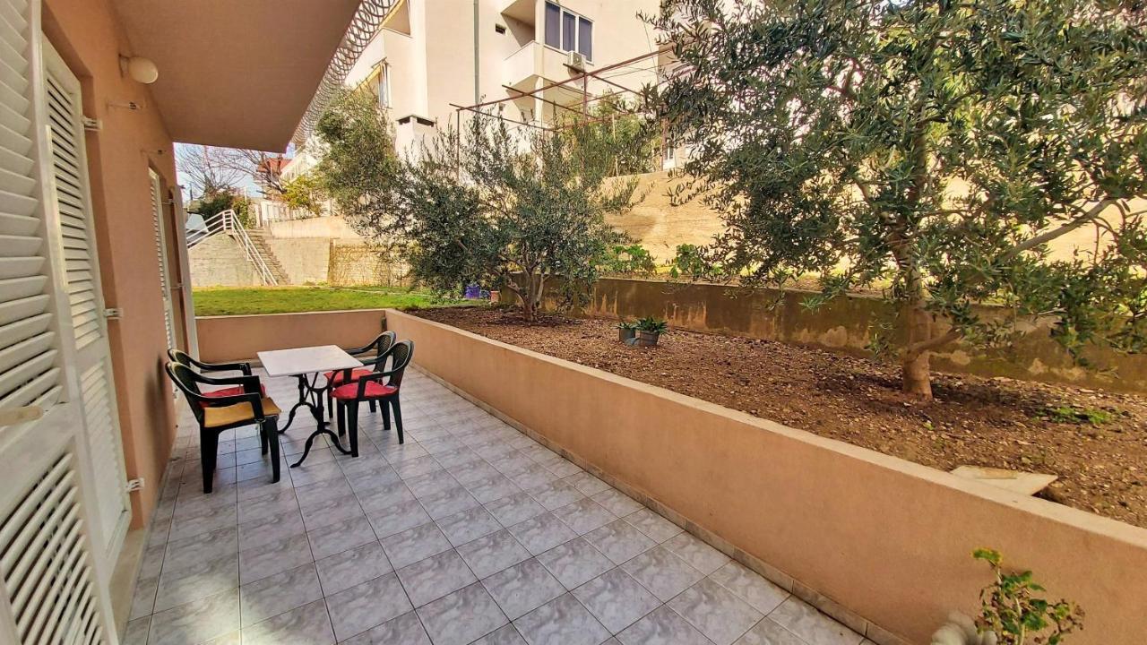 Apartments Mandalinic Omiš Buitenkant foto