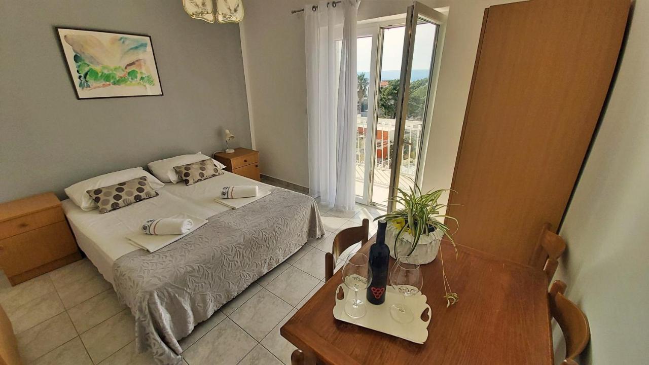 Apartments Mandalinic Omiš Buitenkant foto