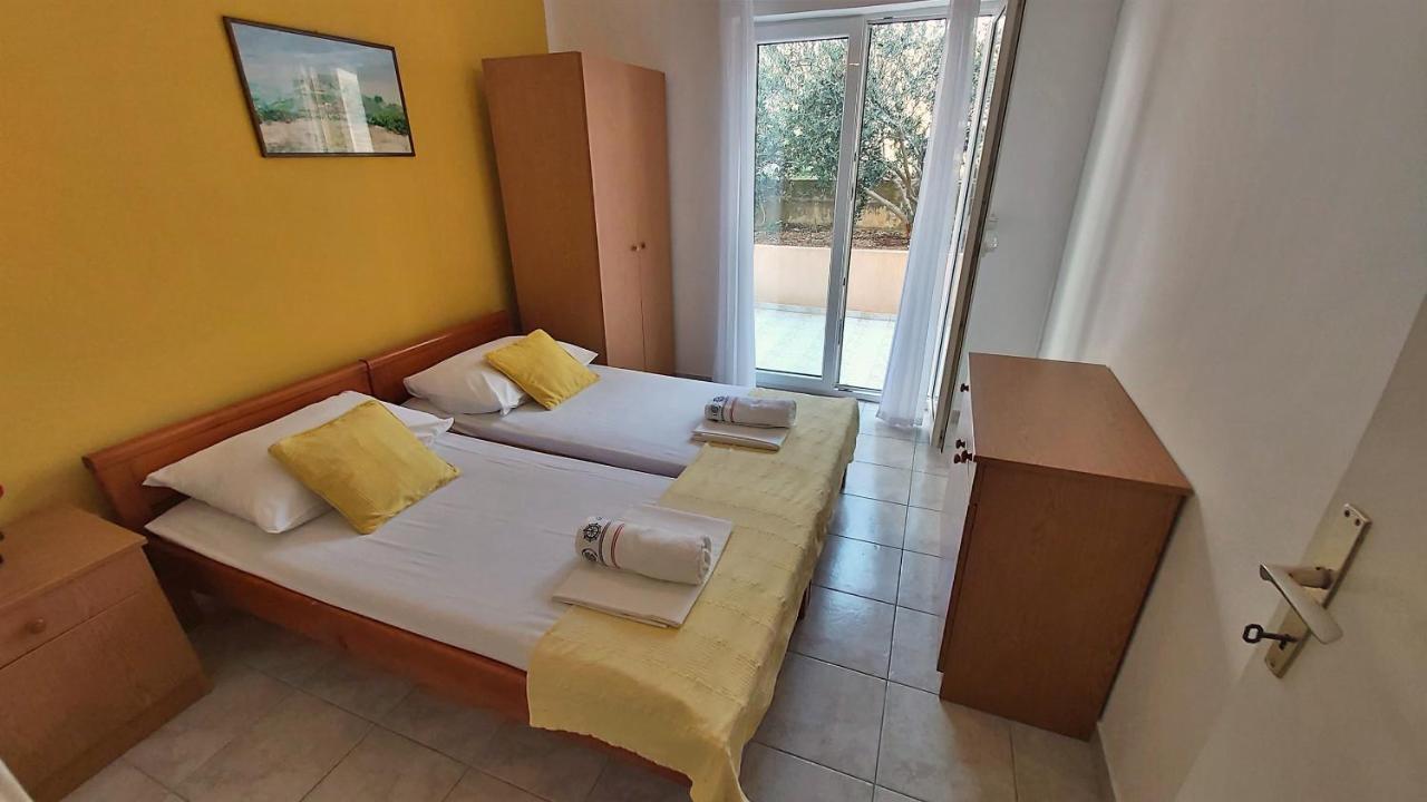 Apartments Mandalinic Omiš Buitenkant foto