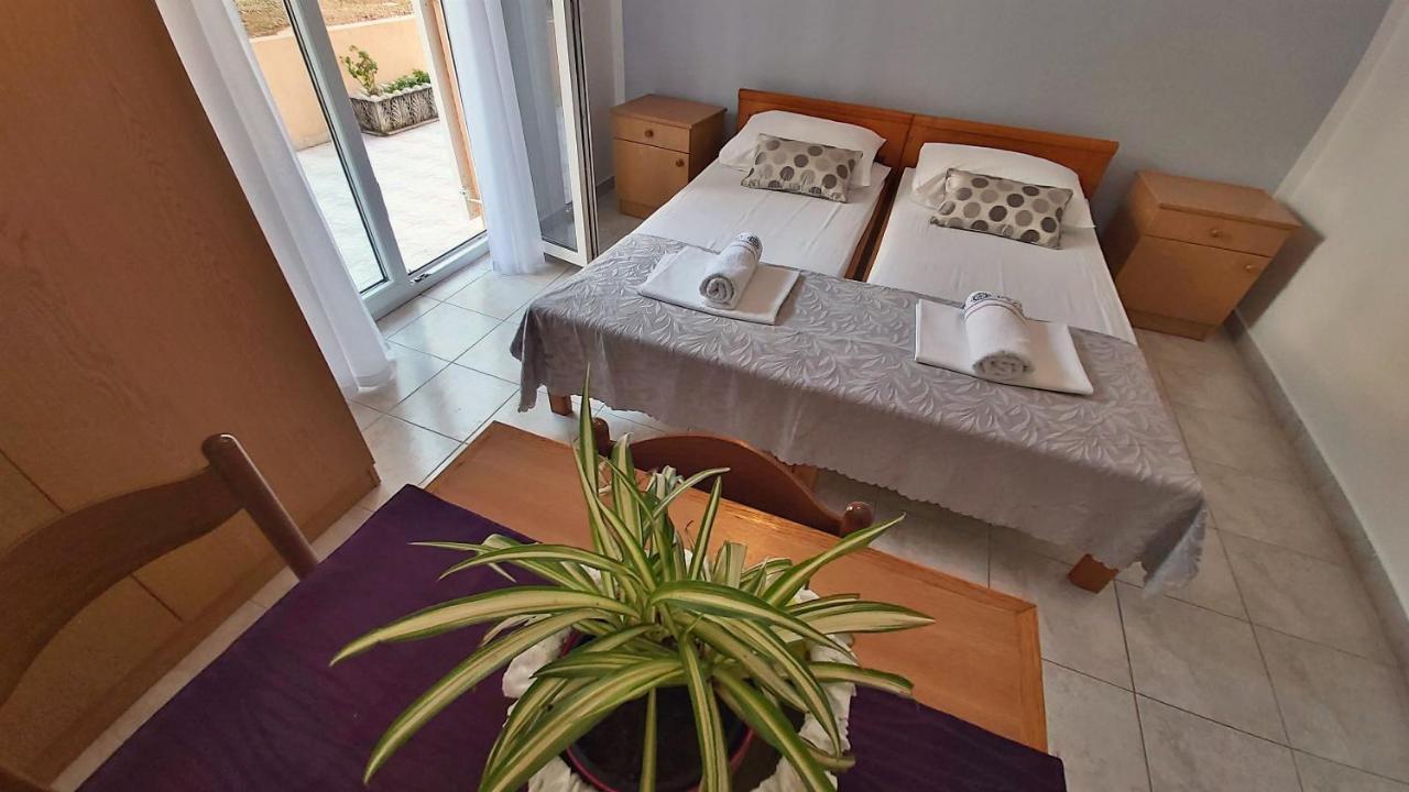 Apartments Mandalinic Omiš Buitenkant foto