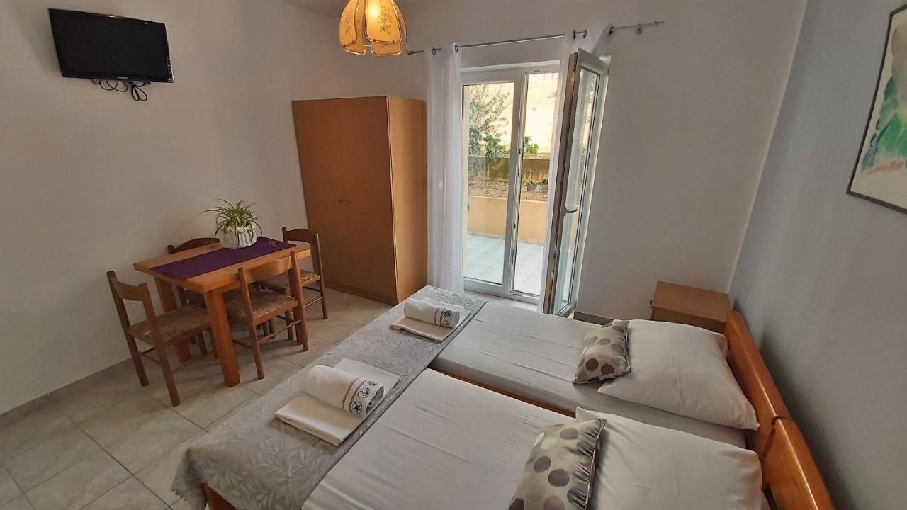 Apartments Mandalinic Omiš Buitenkant foto