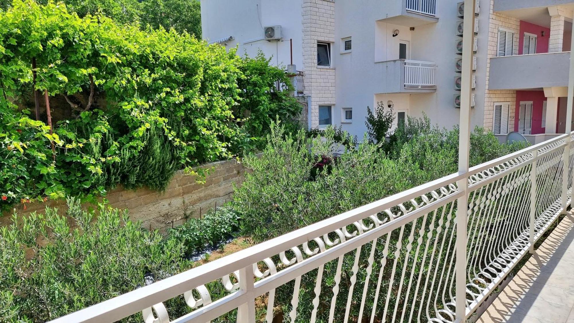Apartments Mandalinic Omiš Buitenkant foto