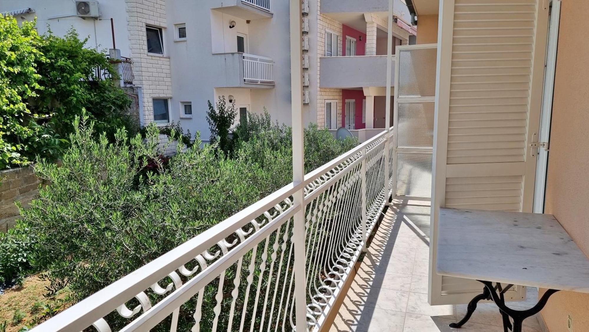 Apartments Mandalinic Omiš Buitenkant foto