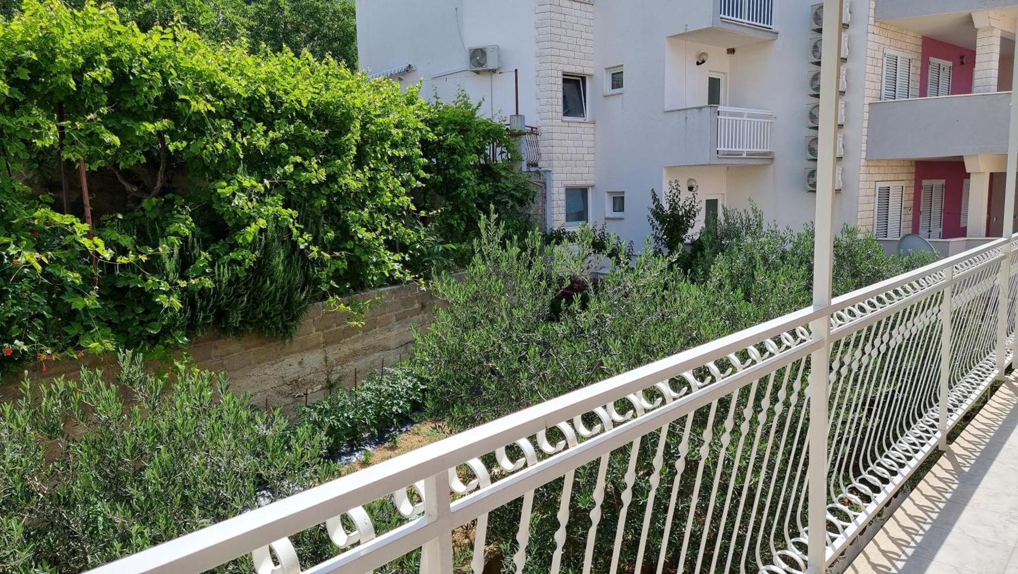 Apartments Mandalinic Omiš Buitenkant foto